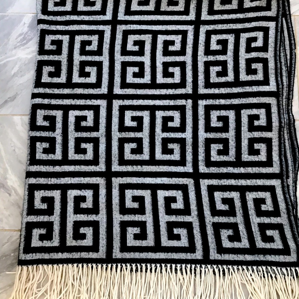 Home Accents - Gorgeous throw!